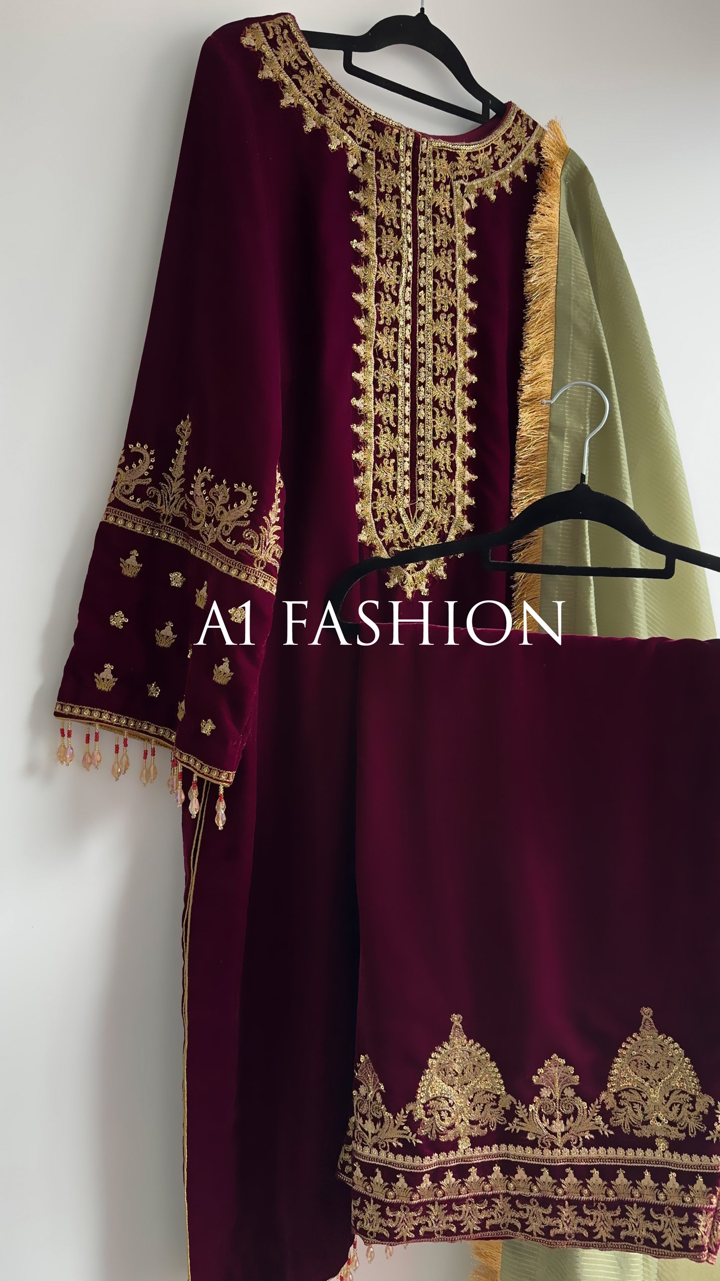 V111 | 3PC VELVET